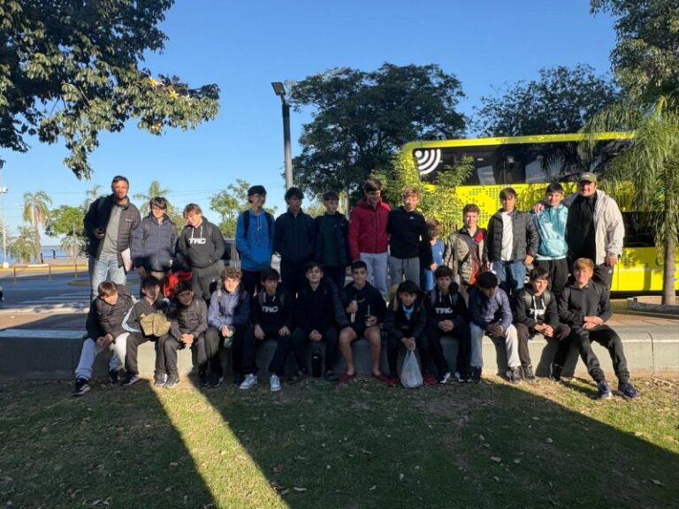 Plantel de primera división de hockey de Taraguy Rugby Club en entrenamiento previo al Torneo Oficial 2026