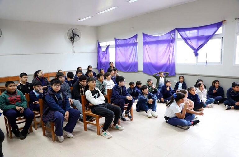 Charlas de prevención del bullying en escuela de Bella Vista