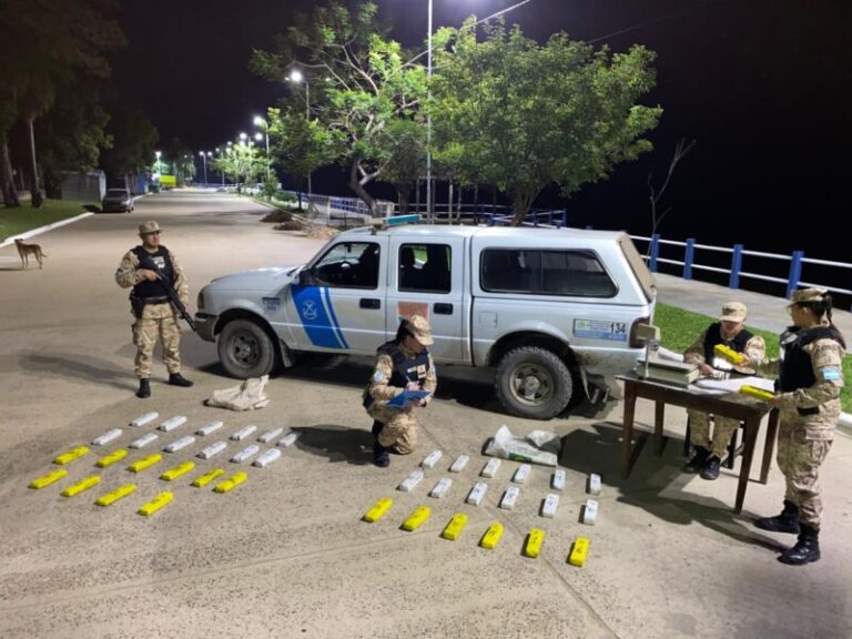 Operativo de Prefectura Naval en la costa de Itatí con secuestro de droga