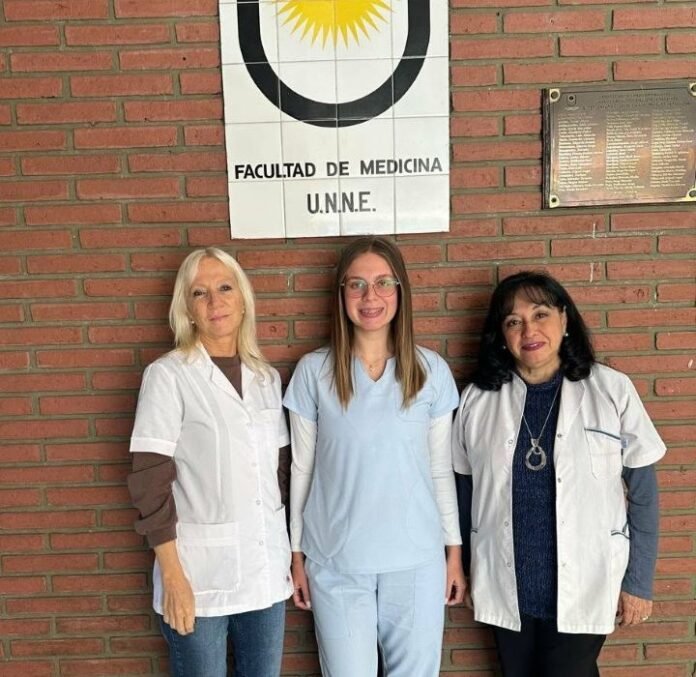 Paciente en consulta médica por dolor abdominal en hospital de Corrientes