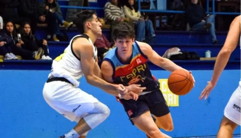 Partido de básquetbol entre CAPRI y San Lorenzo de Monte Caseros en Posadas