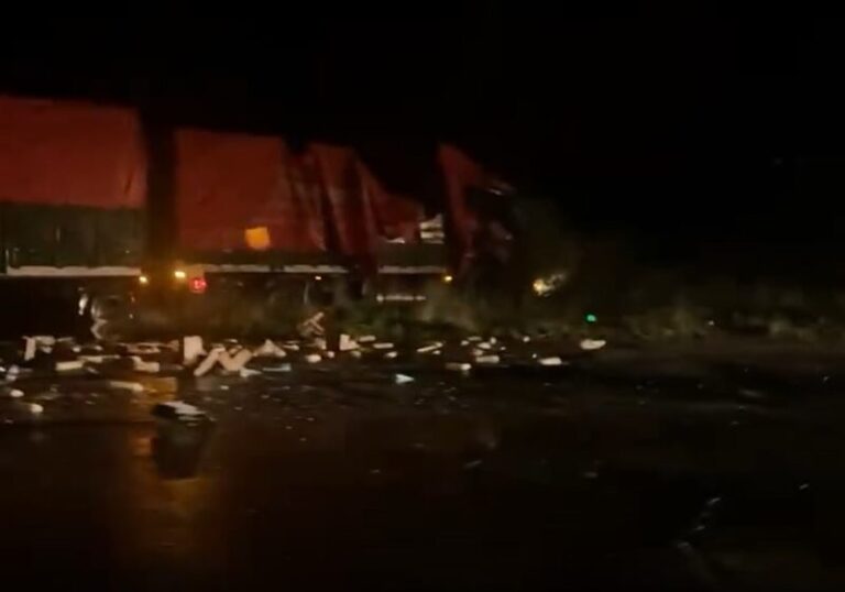 Camiones colisionados en la Ruta Nacional N° 14, kilómetro 584, en La Cruz, Corrientes