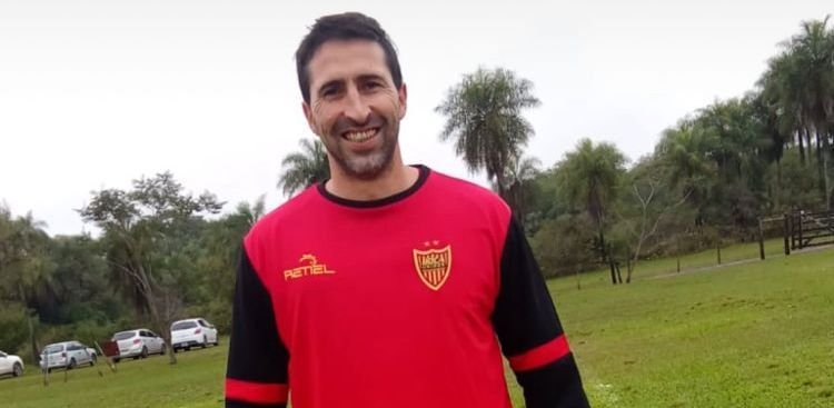 Alejandro Donatti entrenando en el predio Leoncio Benítez de Boca Unidos