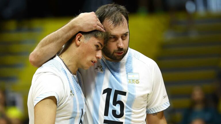 Selección Argentina de vóleibol durante el partido contra Brasil en Brasilia