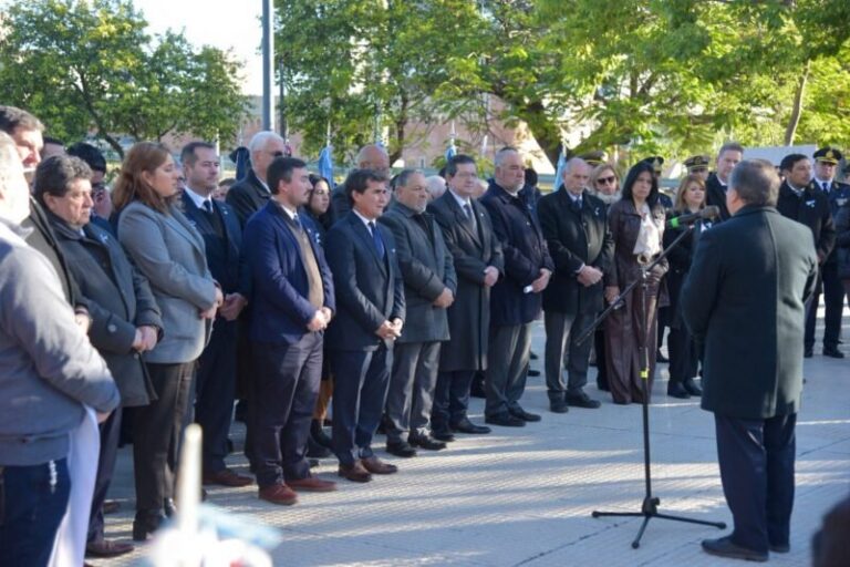 Vicegobernador Pedro Braillard Poccard durante acto conmemorativo por el Día de la Bandera en Corrientes