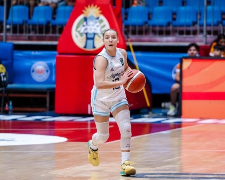 Jugadoras de la Selección Argentina U18 Femenina en partido contra Estados Unidos en la AmeriCup de Irapuato