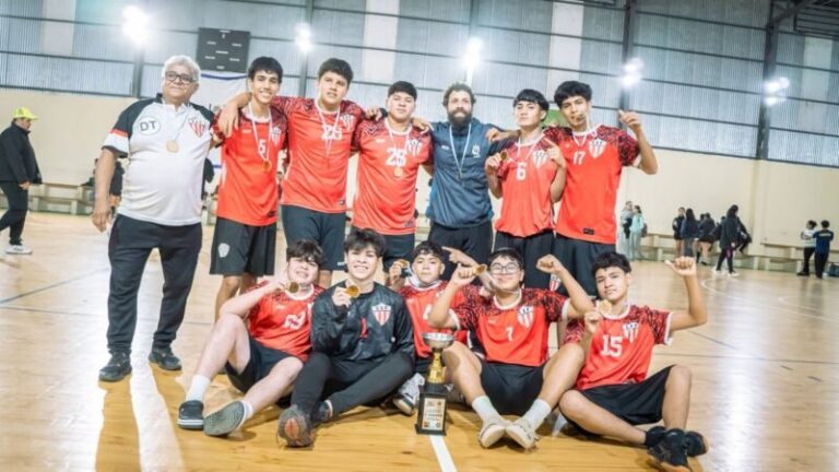 Partido de handball en el Polideportivo Campus UNNE durante el Torneo Nacional Fase 1 Región Litoral