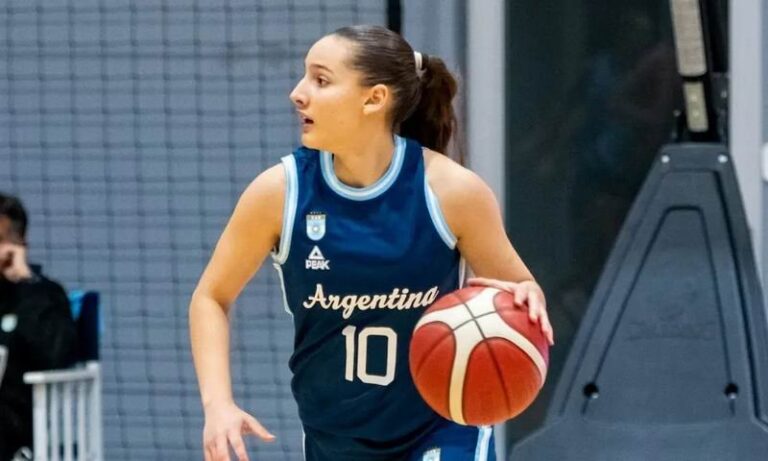 Celina Novatti con la camiseta de la Selección Argentina U18