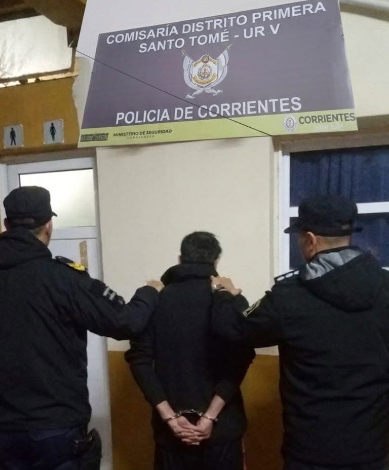 Patrulla policial en la ciudad de Corrientes