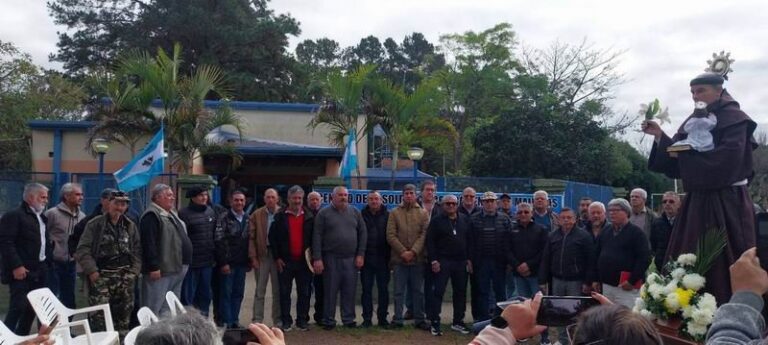 Ex combatientes en el 85° Congreso Provincial en Mburucuyá