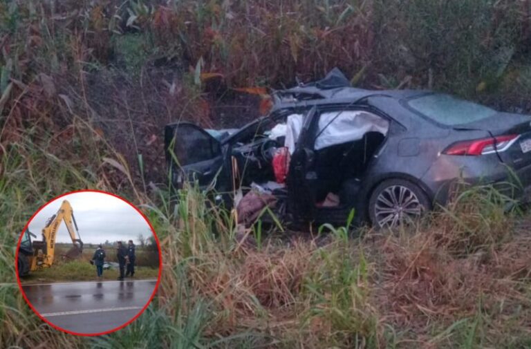 Vehículo siniestrado en la Ruta Nacional Nº12 cerca de Esquina