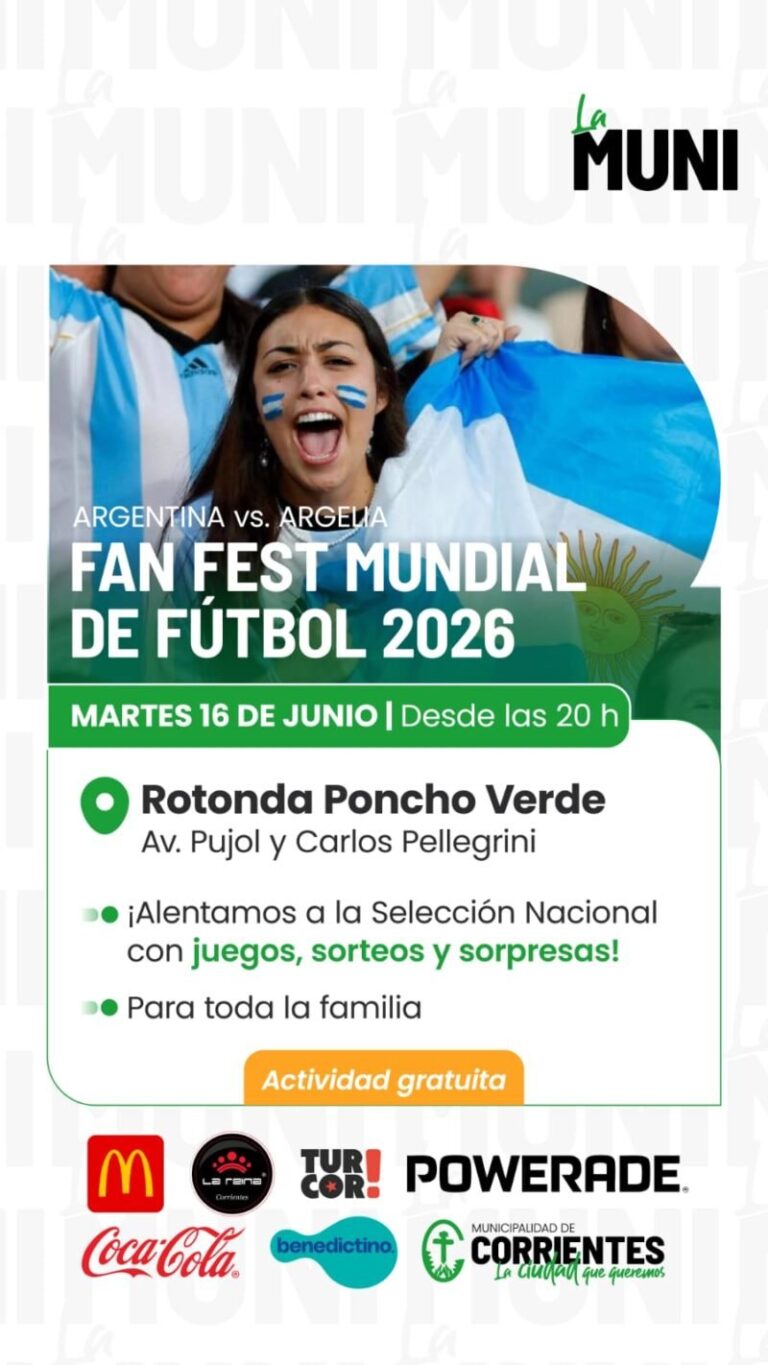 Rotonda Poncho Verde en Corrientes decorada con banderas celeste y blanco para el Fan Fest
