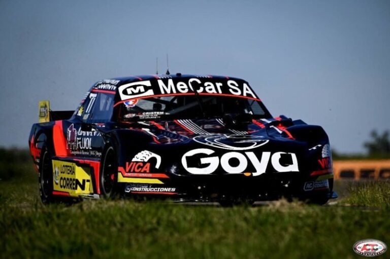 Auto de Ignacio Vilas en el Autódromo Roberto Mouras