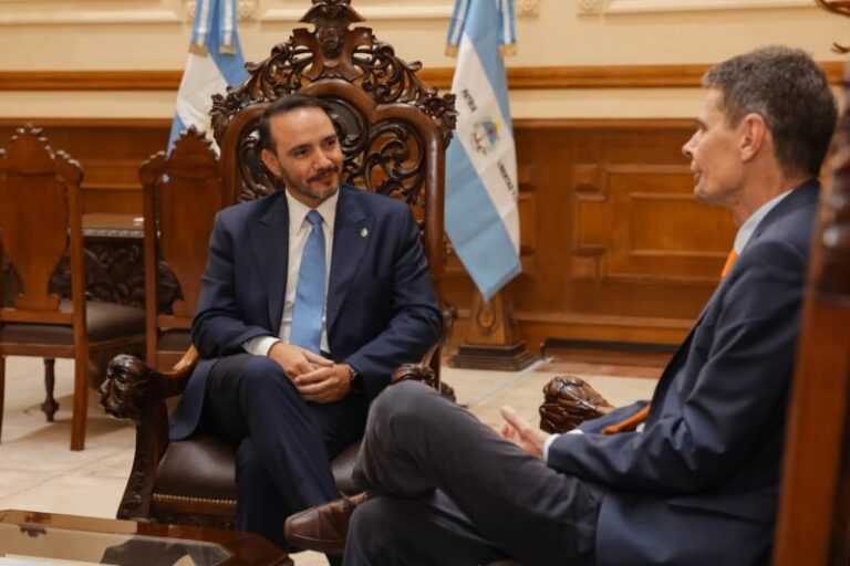Gobernador Juan Pablo Valdés y embajador de Austria Gerhard Mayer en recorrida por Corrientes