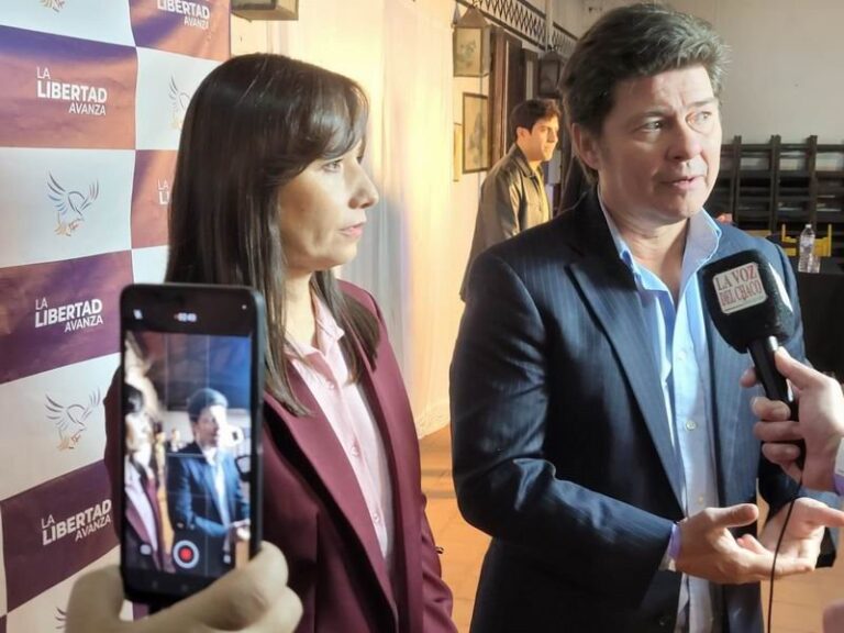 Lisandro Almirón en el Congreso Regional de La Libertad Avanza en Chaco
