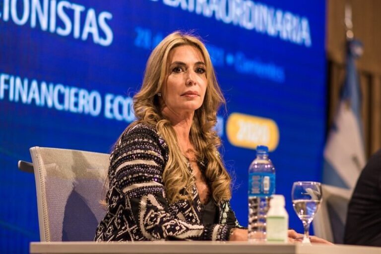 Laura Sprovieri, presidente del Banco de Corrientes, durante una presentación sobre el modelo federal para la banca