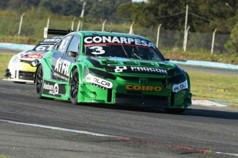 Bernardo Llaver con el Honda Civic en el autódromo de Rosario